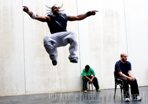 Être dans la rue - Farid Ounchiouene / Compagnie Farid'O Jardin d'Eole - Festival Paris Quartier d'été - juillet 2007